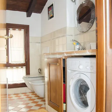 Prettyjewel Attic In Typical Village Apartment *