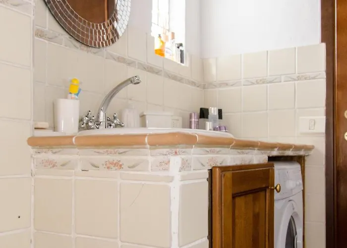 Prettyjewel Attic In Typical Village Apartment *