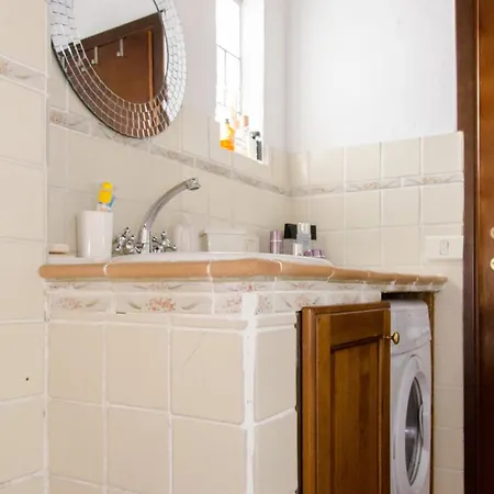 Prettyjewel Attic In Typical Village Apartment *